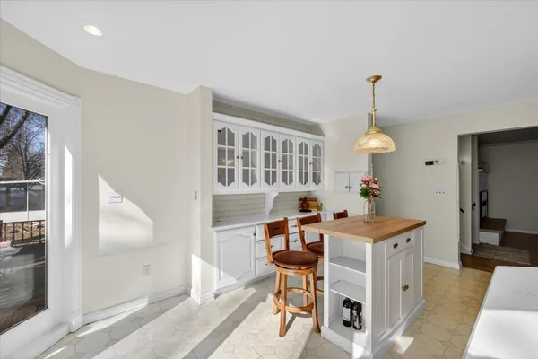 $385,000 | 218 Longview Avenue, Green Bay, WI 54301