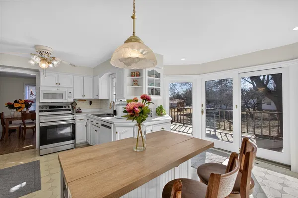 $385,000 | 218 Longview Avenue, Green Bay, WI 54301