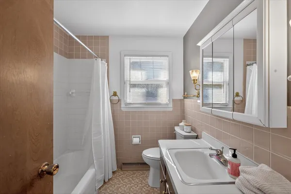$385,000 | 218 Longview Avenue, Green Bay, WI 54301