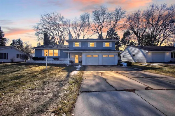 $385,000 | 218 Longview Avenue, Green Bay, WI 54301