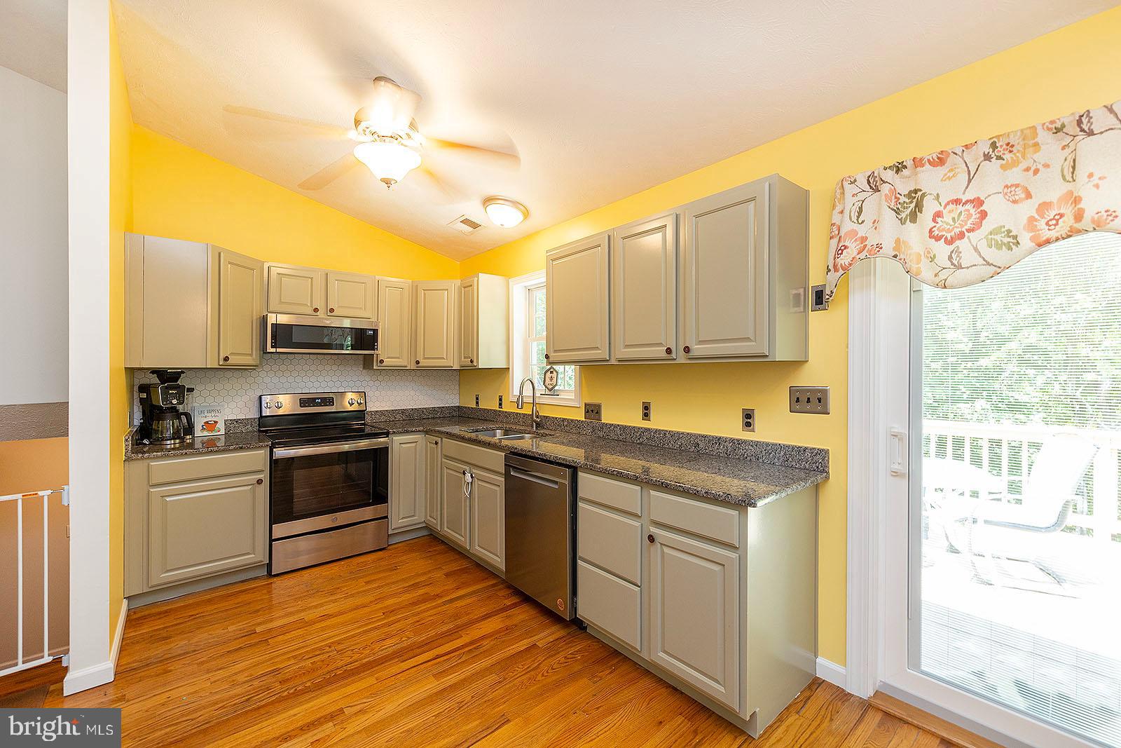 210 Greenbriar Circle Cross Junction, VA 22625 - Photo 12 of 45 Kitchen