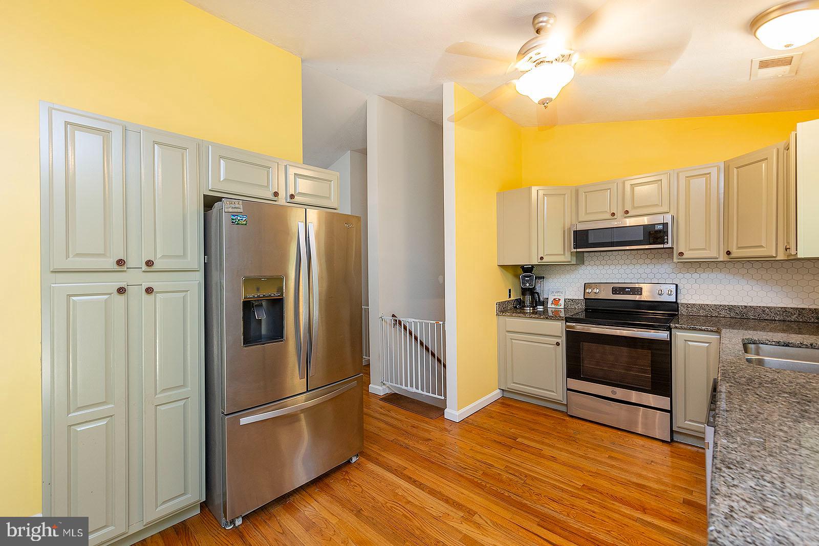210 Greenbriar Circle Cross Junction, VA 22625 - Photo 14 of 45 Backsplash & granite counters
