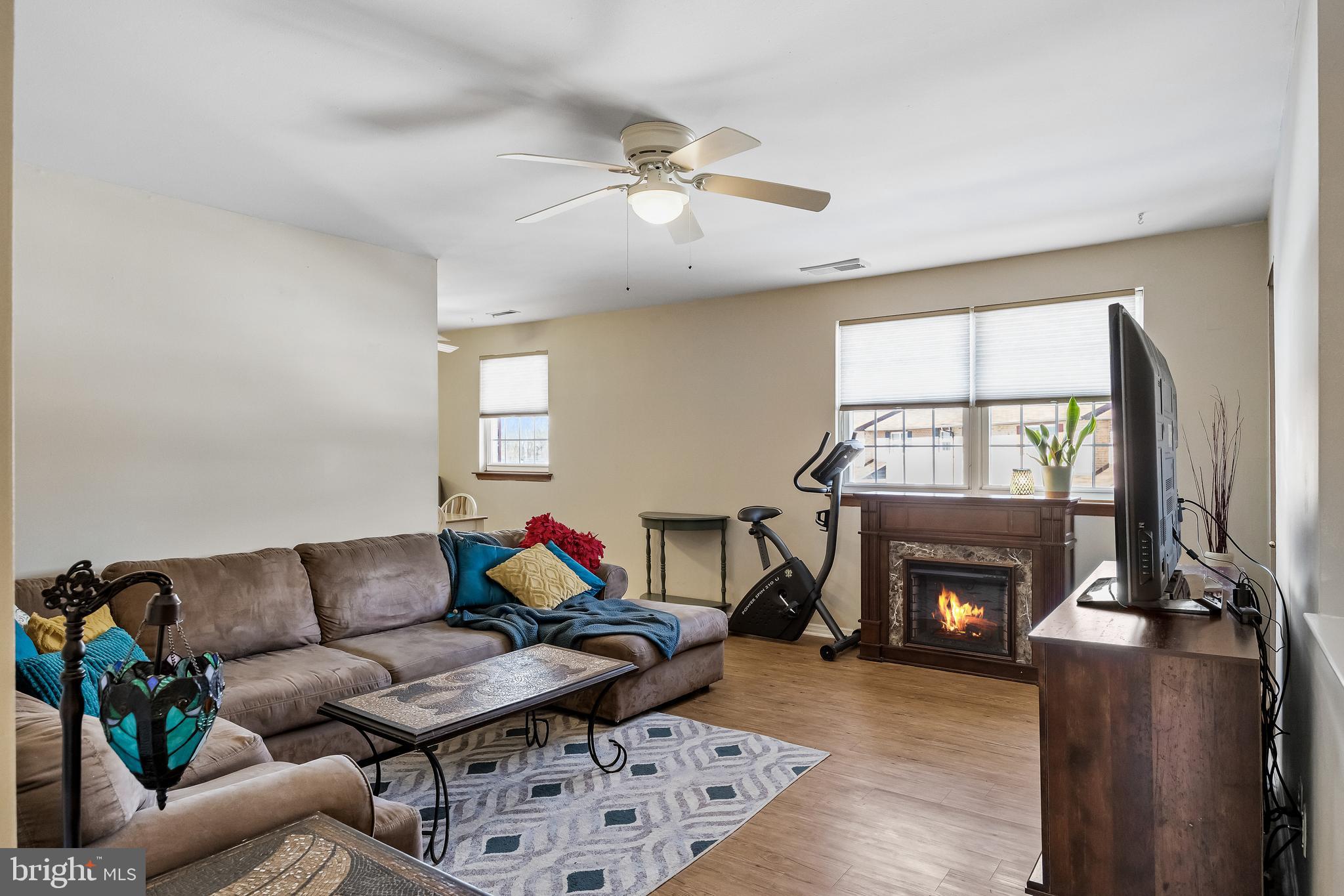 22 Eaves Mill Road Medford, NJ 08055 - Photo 7 of 20 Living Room