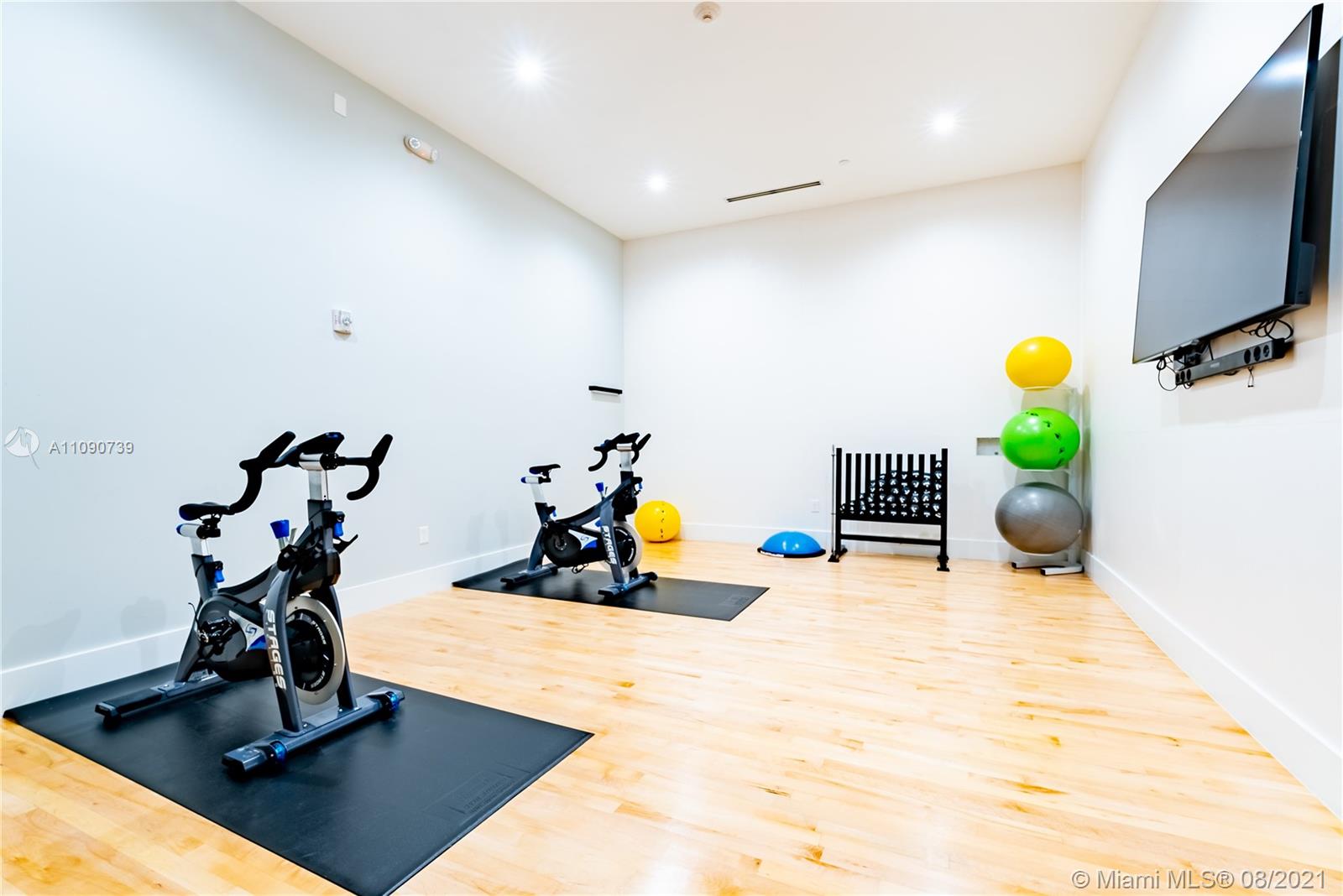 801 Brickell Key Boulevard, Unit 806 Miami, FL 33131 - Photo 19 of 20 a view of a room with gym equipment