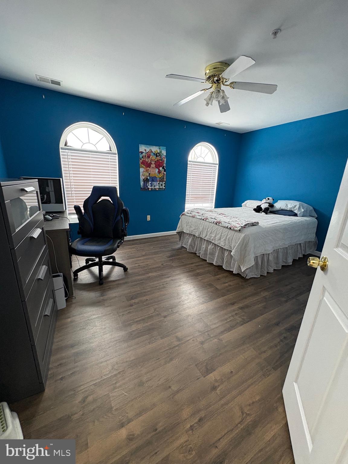 11105 Riverview Road Fort Washington, MD 20744 - Photo 11 of 25 a view of a livingroom with a window
