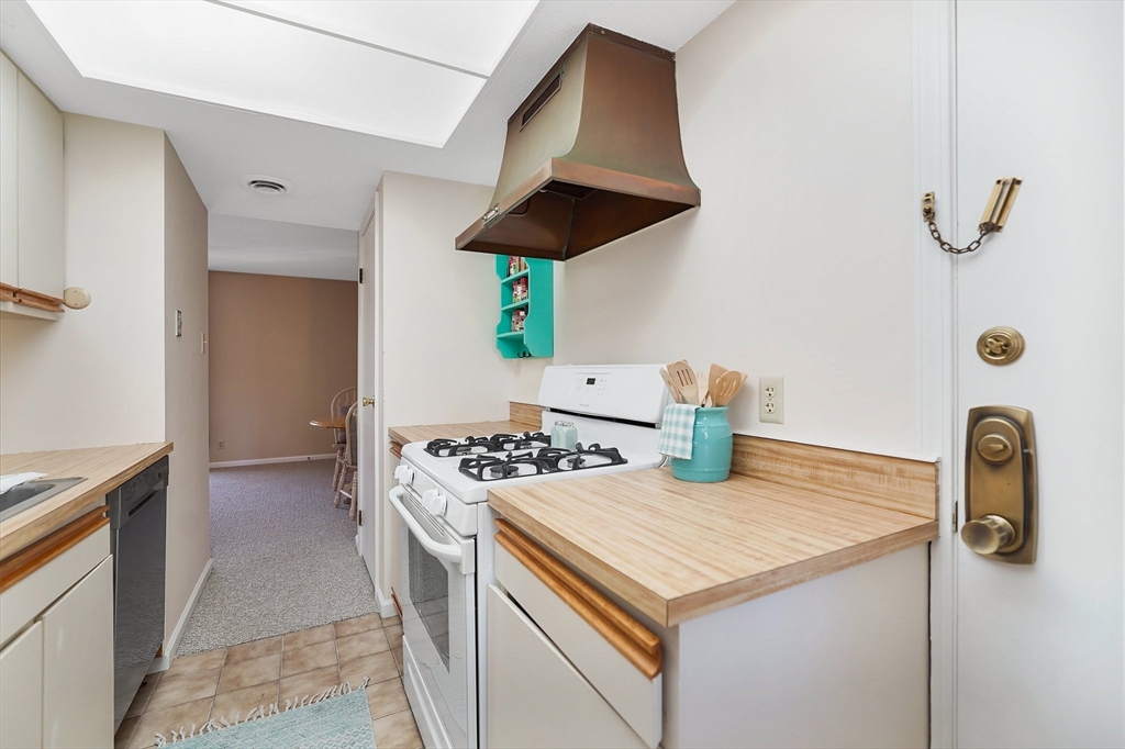 39 Yorktown Drive, Unit D Springfield, MA 01108 - Photo 14 of 29