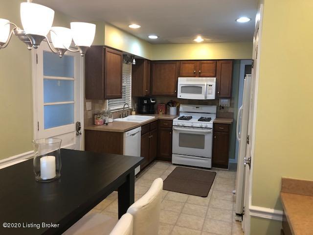 8910 Waltlee Road Louisville, KY 40291 - Photo 5 of 18 Waltlee Kitchen