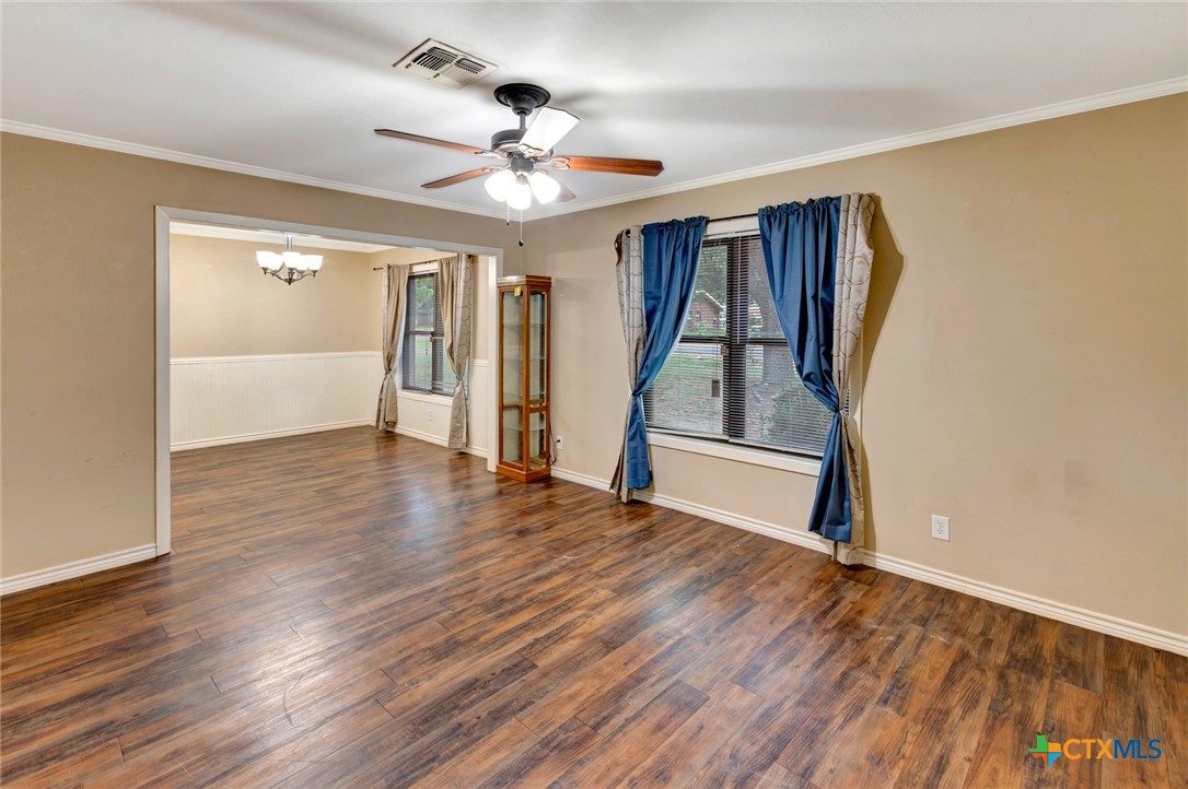 503 Angus Street Victoria, TX 77904 - Photo 3 of 42