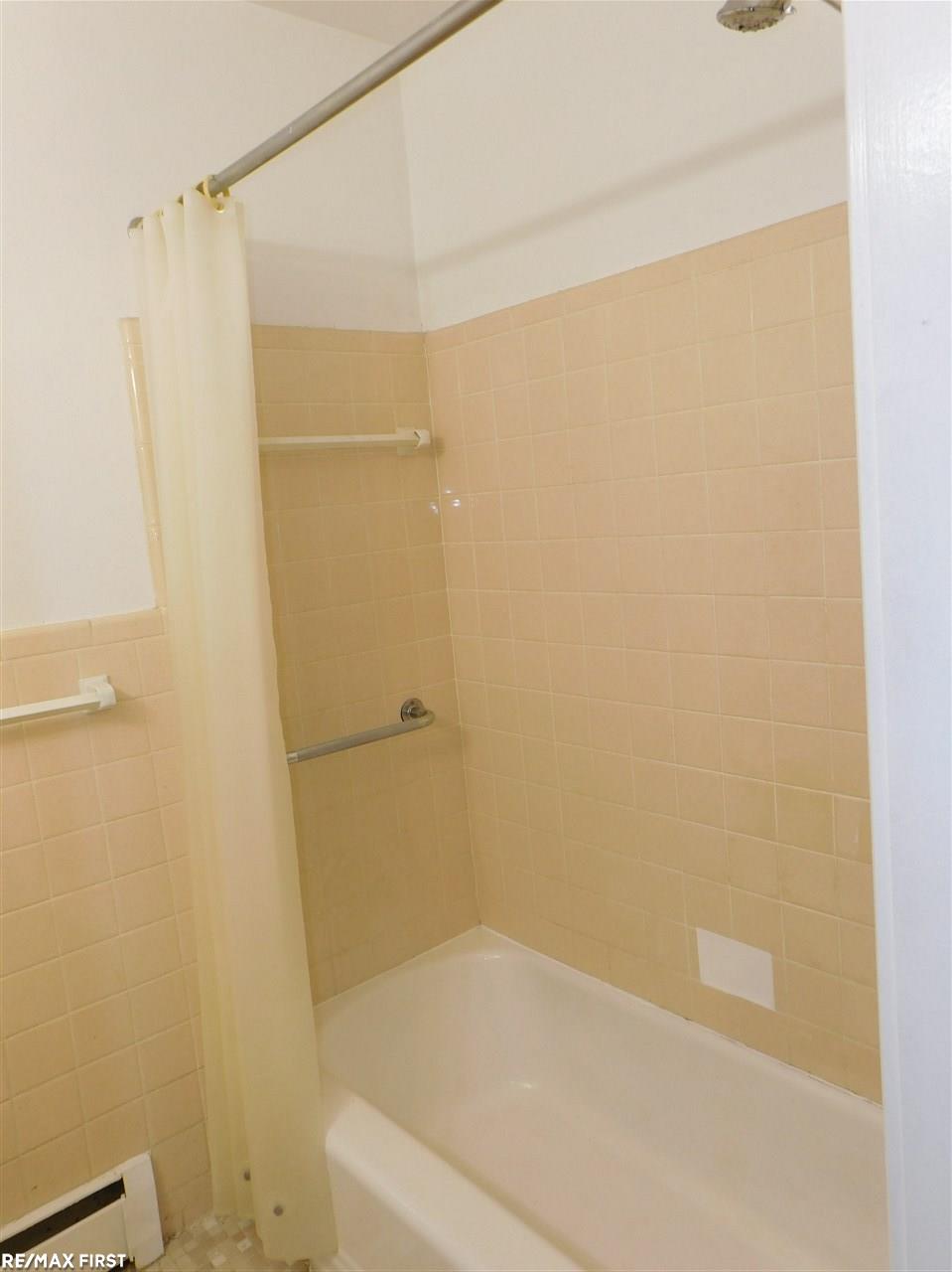 23371 Kelly Road Eastpointe, MI 48021 - Photo 6 of 14 31374512-5.JPG