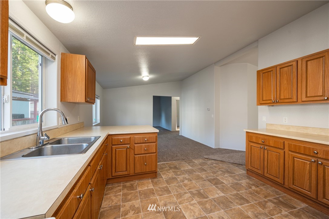 6167 Shamrock Road Maple Falls, WA 98266 - Photo 12 of 33 Gallery Image 12