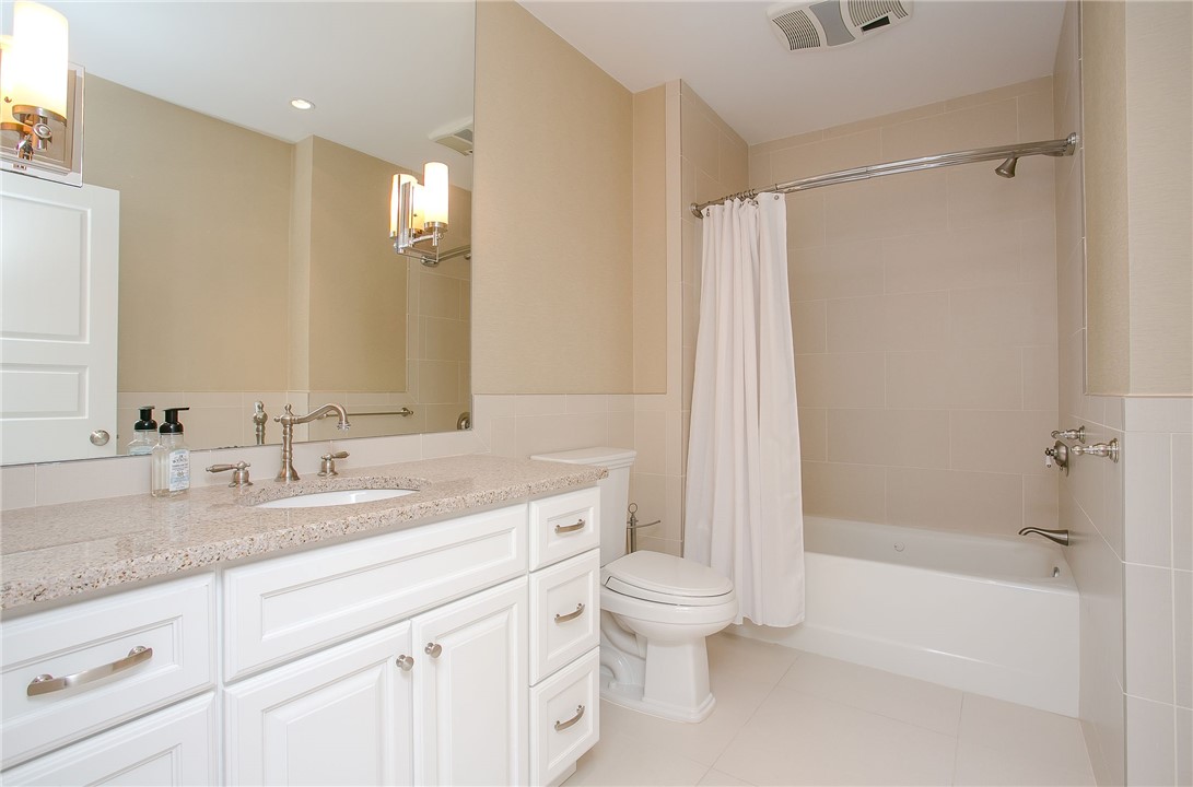 241 Ruggles Avenue, Unit B Newport, RI 02840 - Photo 16 of 16 2nd floor full bath