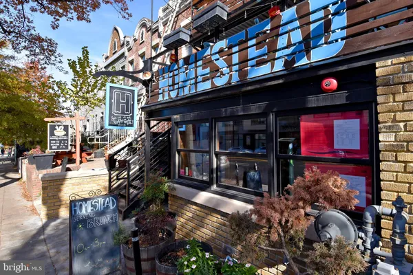 a view of entryway front of a house