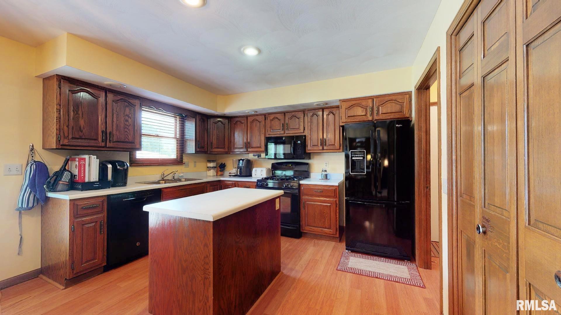 1828 Hunter Ridge Drive Springfield, IL 62704 - Photo 6 of 22 Gallery Image 6