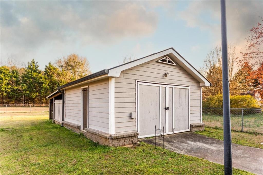 809 Parker Court Monroe, GA 30656 - Photo 28 of 50