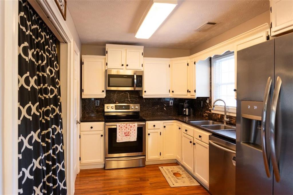 809 Parker Court Monroe, GA 30656 - Photo 6 of 50