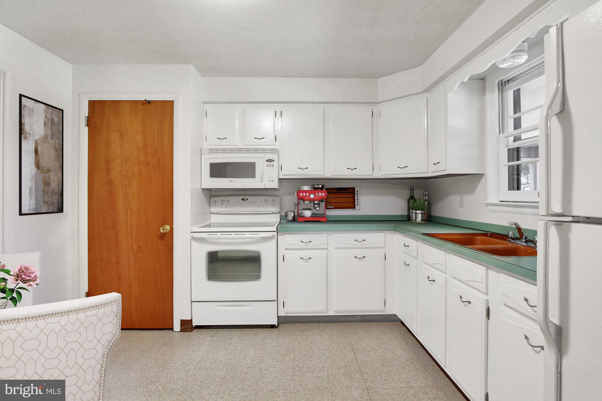 2775 Cambridge Road York, PA 17402 - Photo 10 of 20 Gallery Image 10