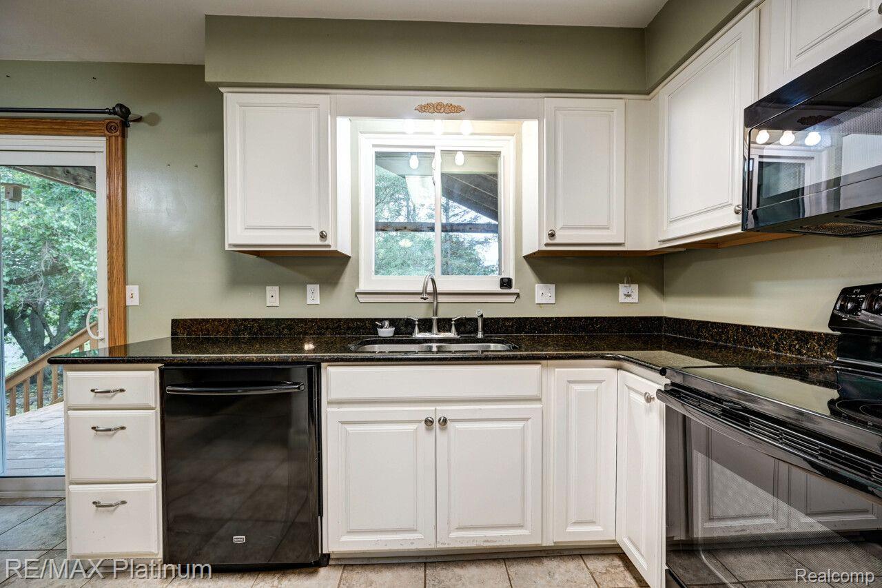 5341 Lobdell Road Fenton, MI 48430 - Photo 9 of 41 Gallery Image 9