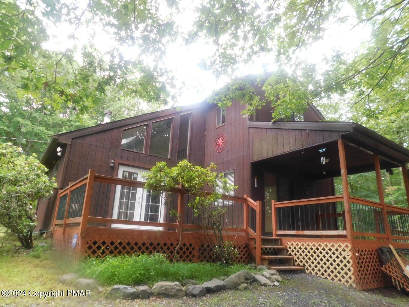 112 Messerle Court Bushkill, PA 18324 - Photo 1 of 33 FRONT SUMMER VIEW