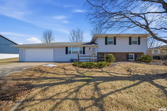 $239,900 | 604 Ivy Lane, Tremont, IL 61568