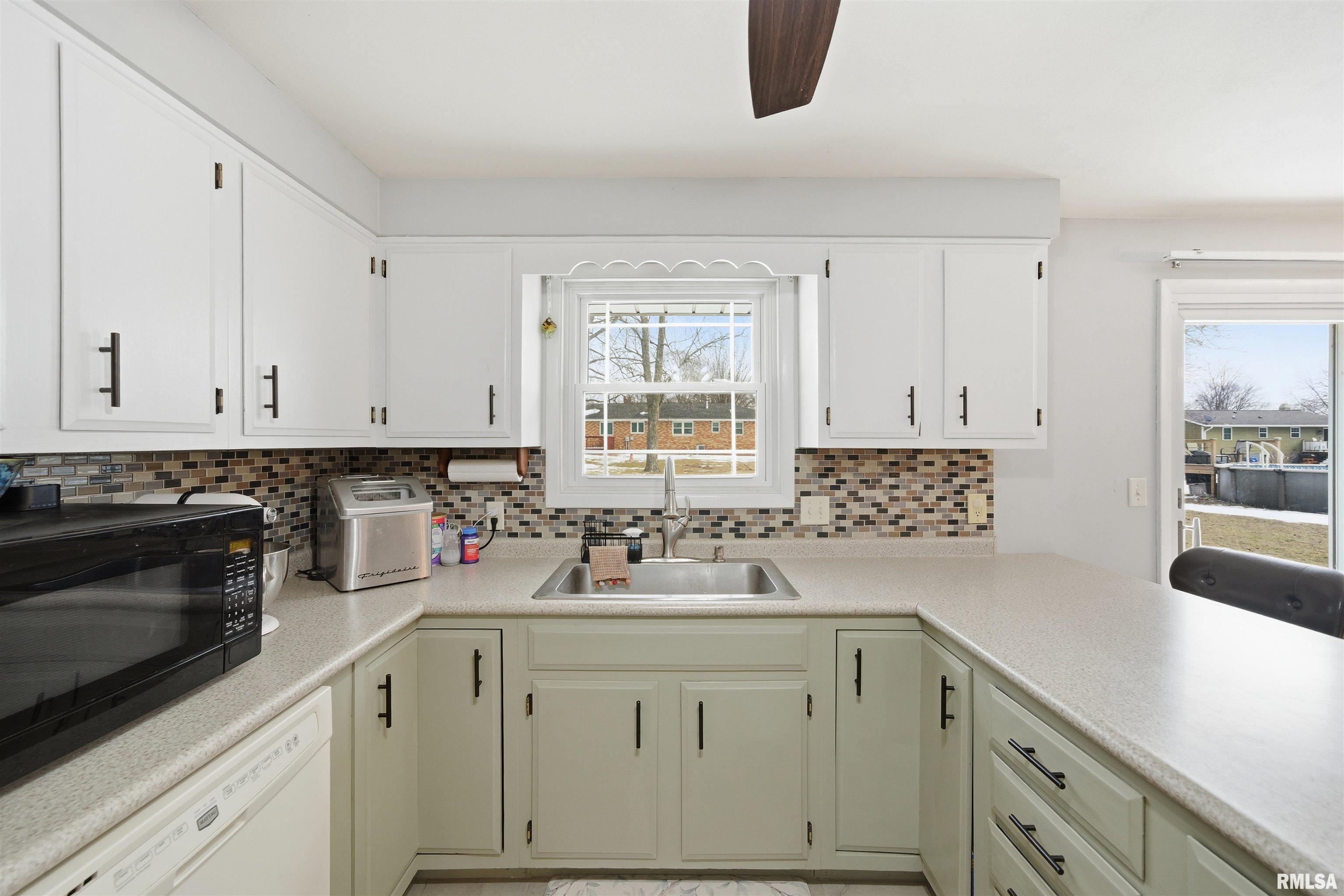 604 Ivy Lane Tremont, IL 61568 - Photo 12 of 37