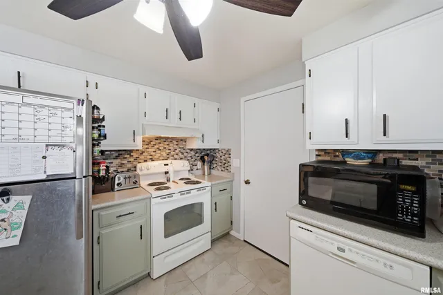 $239,900 | 604 Ivy Lane, Tremont, IL 61568