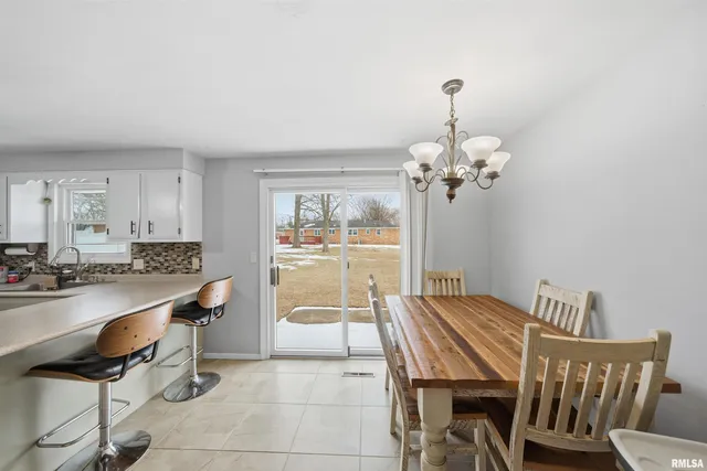 $239,900 | 604 Ivy Lane, Tremont, IL 61568