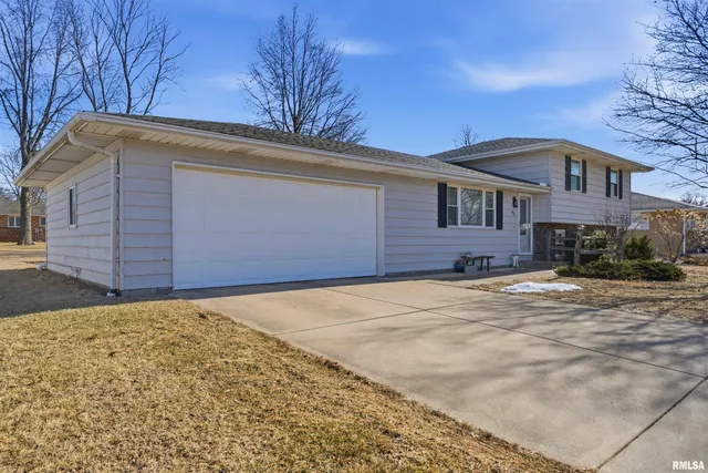 $239,900 | 604 Ivy Lane, Tremont, IL 61568