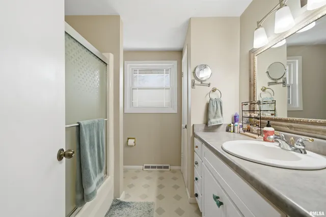 $239,900 | 604 Ivy Lane, Tremont, IL 61568