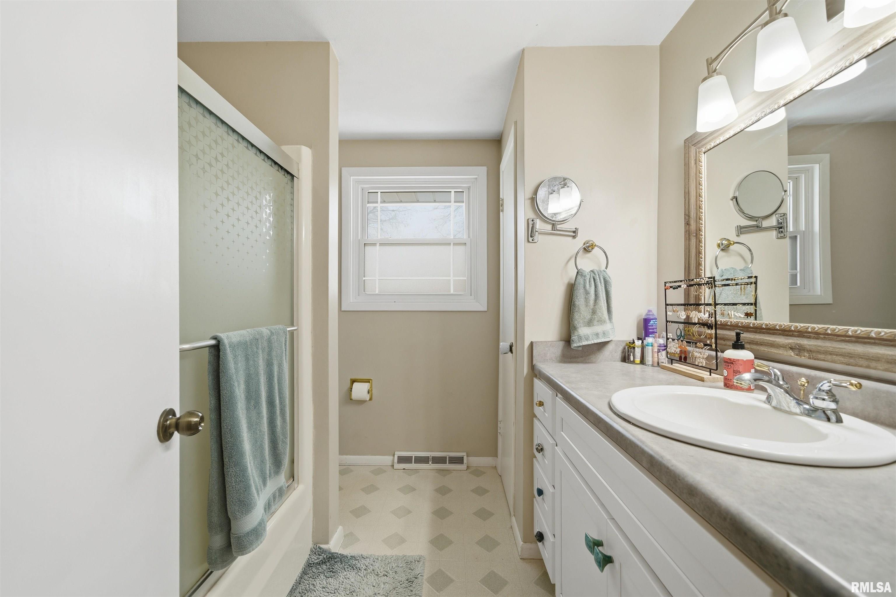 604 Ivy Lane Tremont, IL 61568 - Photo 23 of 37