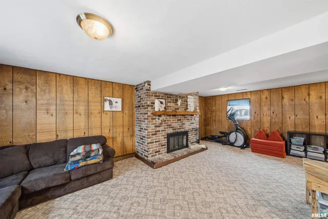 $239,900 | 604 Ivy Lane, Tremont, IL 61568