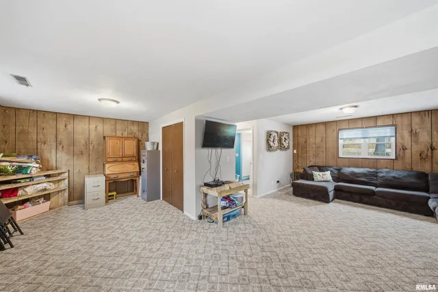 $239,900 | 604 Ivy Lane, Tremont, IL 61568