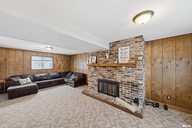 $239,900 | 604 Ivy Lane, Tremont, IL 61568