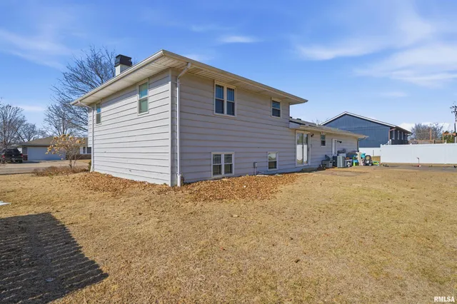 $239,900 | 604 Ivy Lane, Tremont, IL 61568