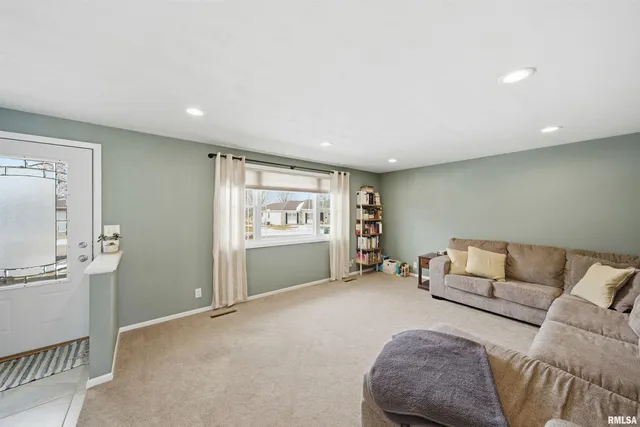 $239,900 | 604 Ivy Lane, Tremont, IL 61568