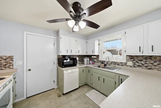 $239,900 | 604 Ivy Lane, Tremont, IL 61568