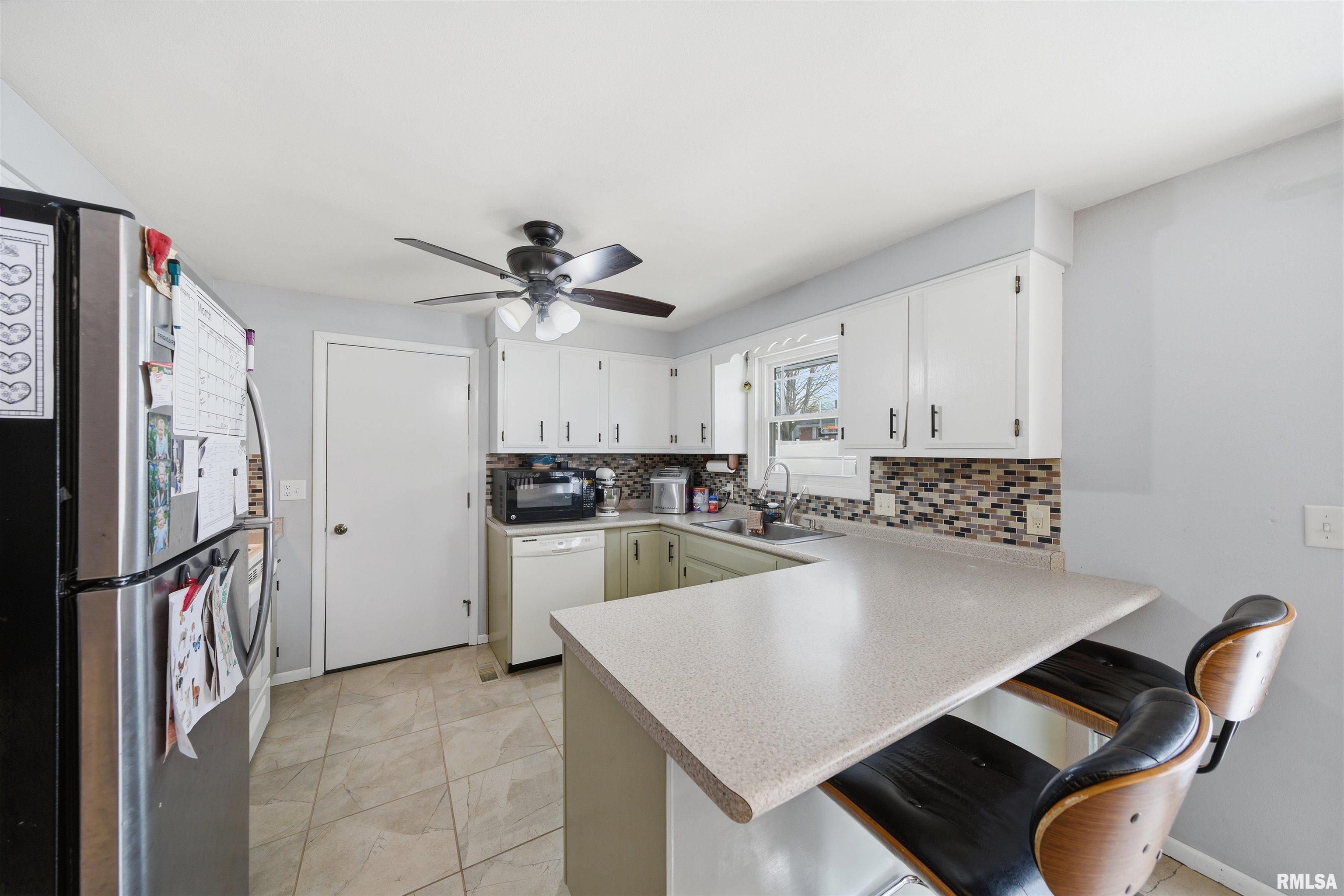 604 Ivy Lane Tremont, IL 61568 - Photo 9 of 37