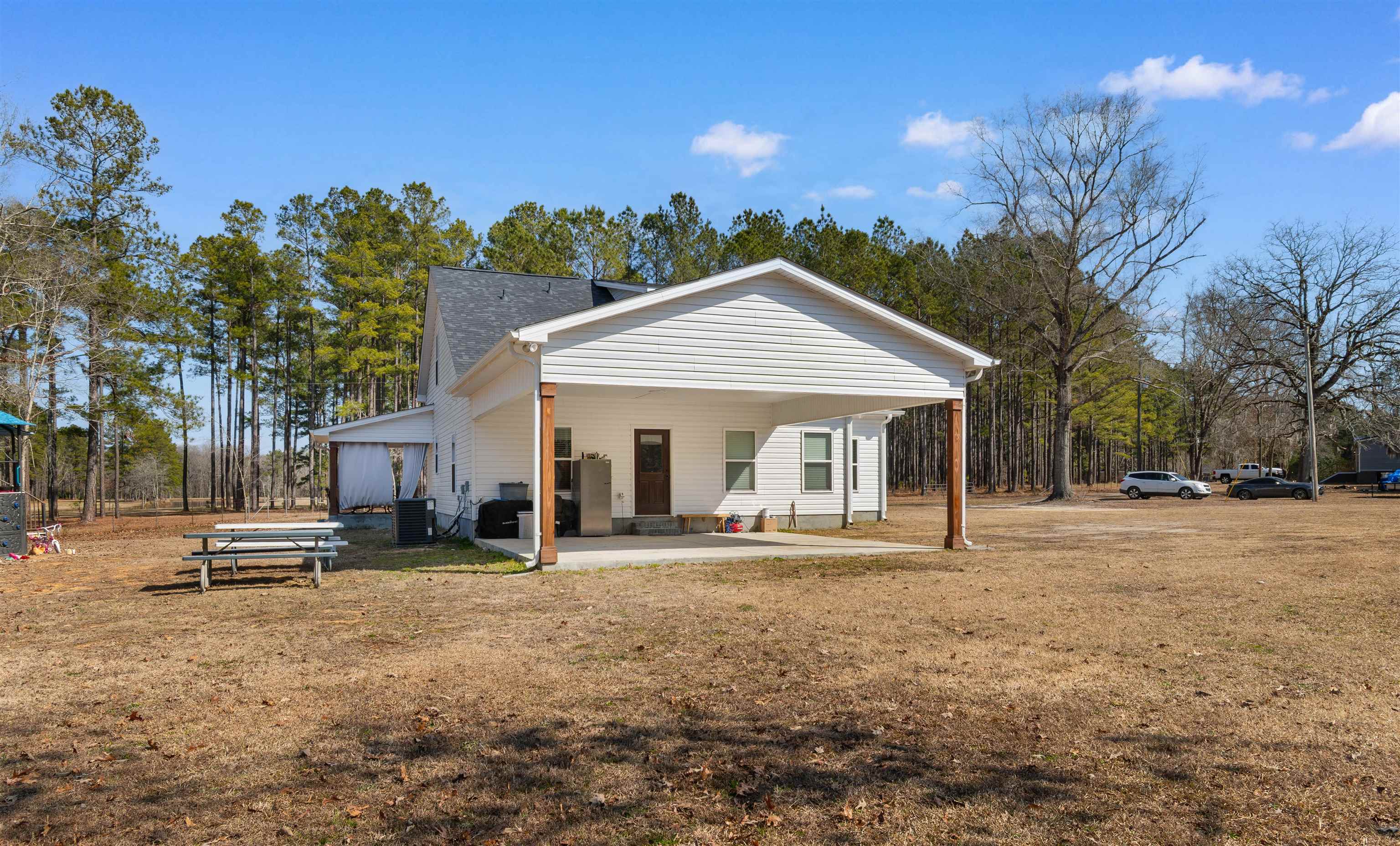 131 Rhodus Avenue Andrews, SC 29510 - Photo 4 of 40