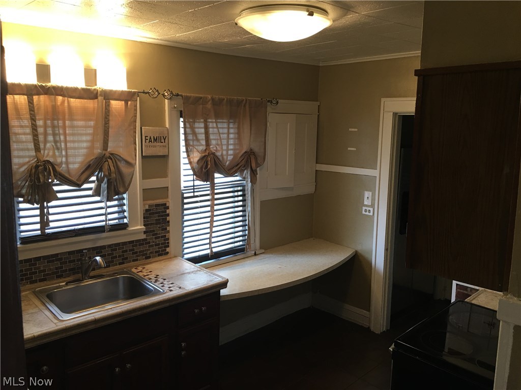 2035 Brunswick Road East Cleveland, OH 44112 - Photo 3 of 23