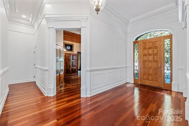 a view of front door with entryway