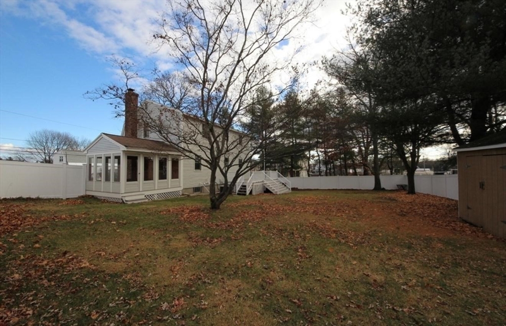 471 Butman Road Lowell, MA 01852 - Photo 4 of 29