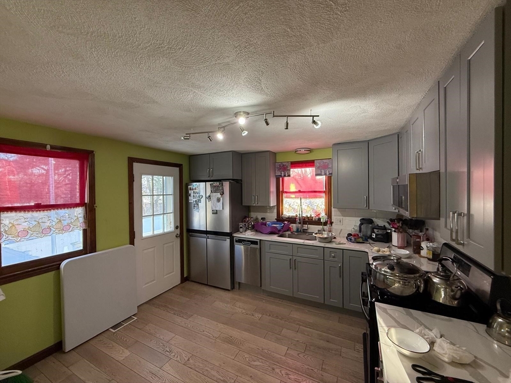 471 Butman Road Lowell, MA 01852 - Photo 7 of 29