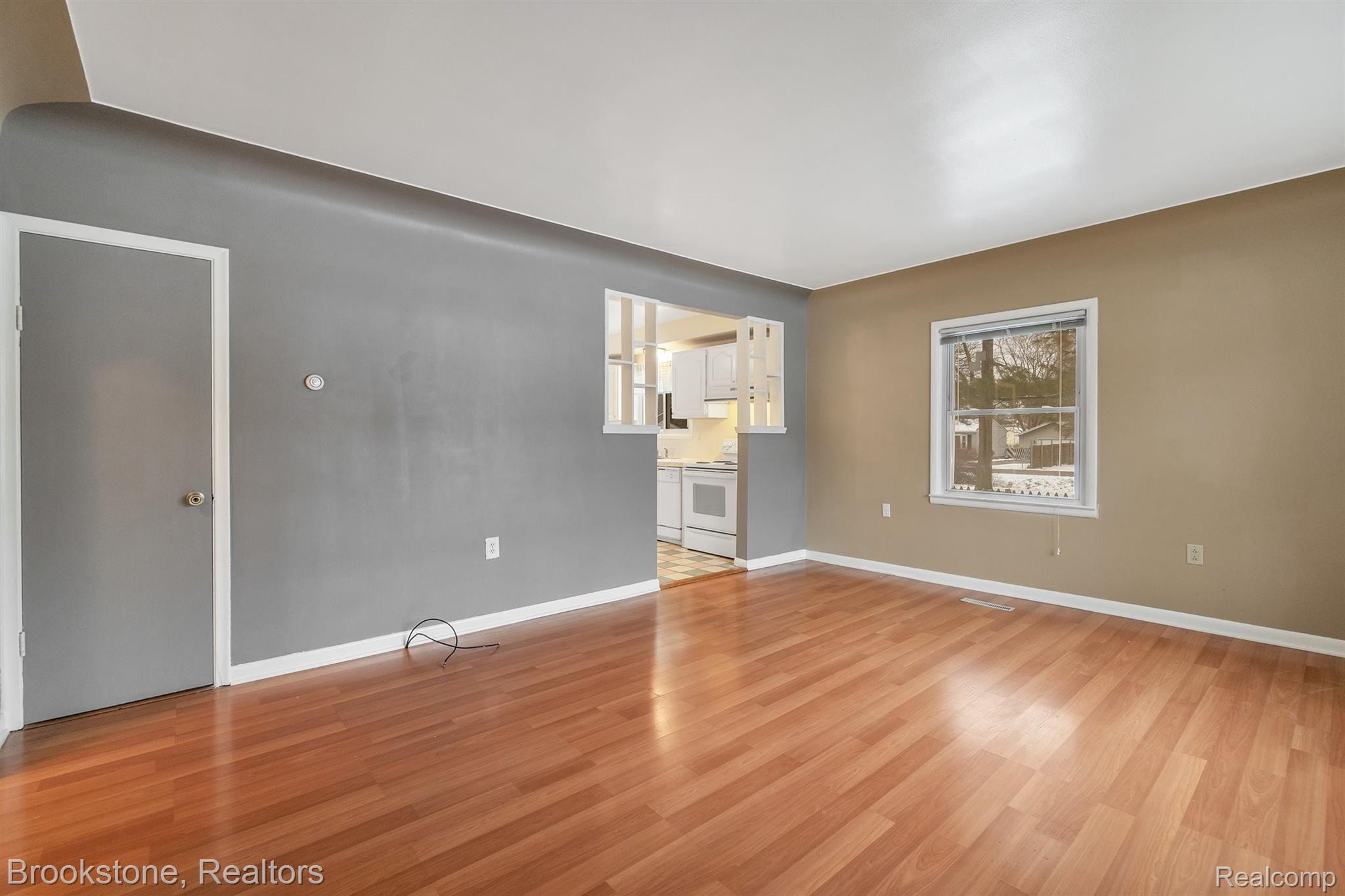 1395 Dawes Avenue Rochester, MI 48307 - Photo 9 of 36 09-1395 Dawes-windowstill-real-esta.jpg