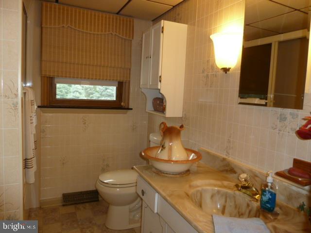 1095 Valley View Road York, PA 17406 - Photo 12 of 19 Gallery Image 12