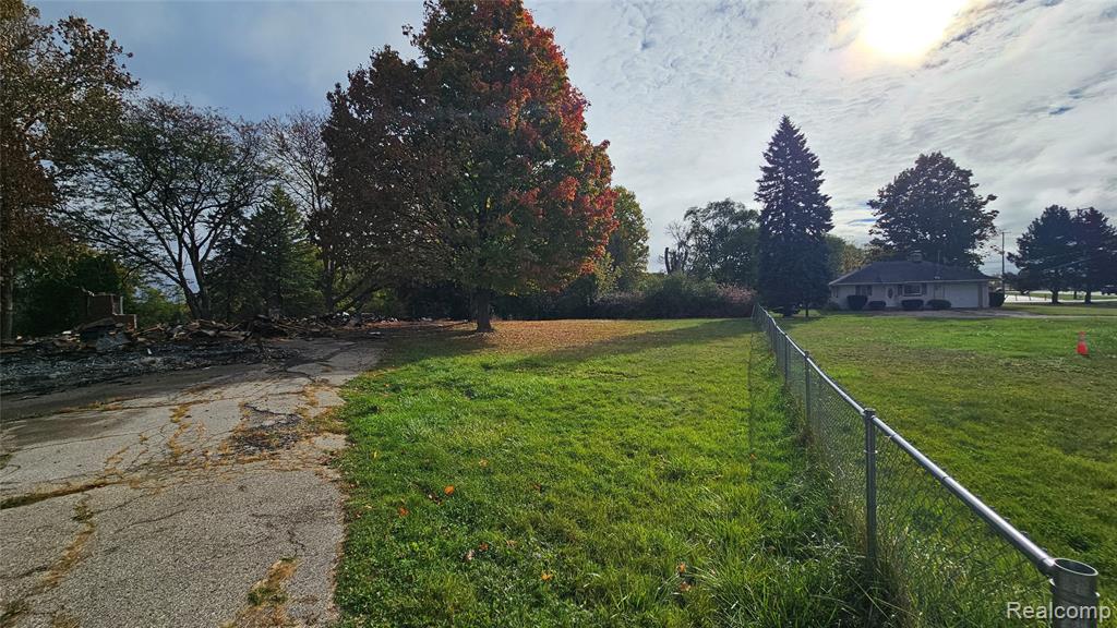 4022 Beecher Road Flint, MI 48532 - Photo 5 of 7