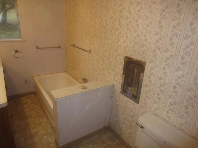 5587 Hugo Road Grants Pass, OR 97526 - Photo 4 of 21 Additional Photo