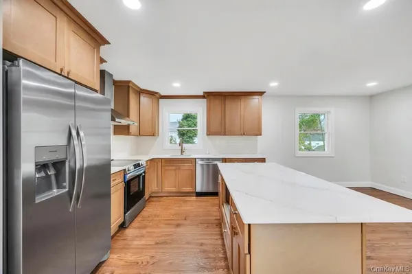 $700,000 | 339 Avenue B, Ronkonkoma, NY 11779