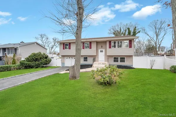 $700,000 | 339 Avenue B, Ronkonkoma, NY 11779