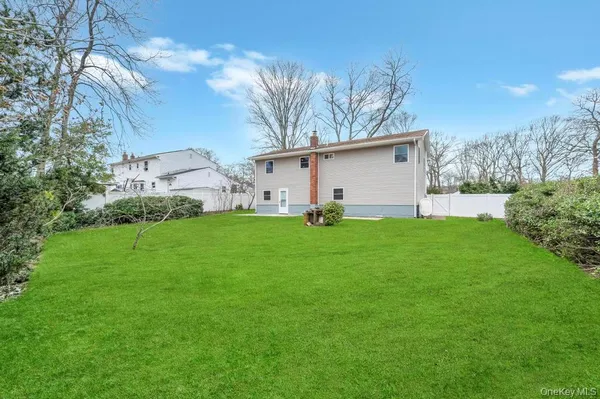 $700,000 | 339 Avenue B, Ronkonkoma, NY 11779