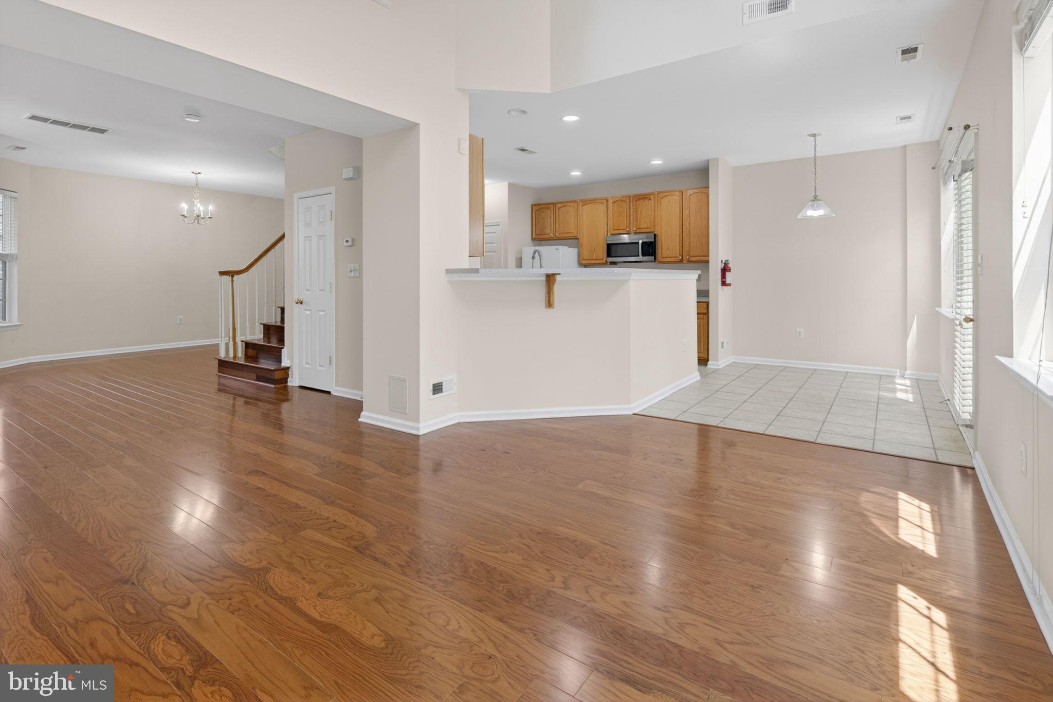 28 Sutton Court Pennington, NJ 08534 - Photo 10 of 45 eating area