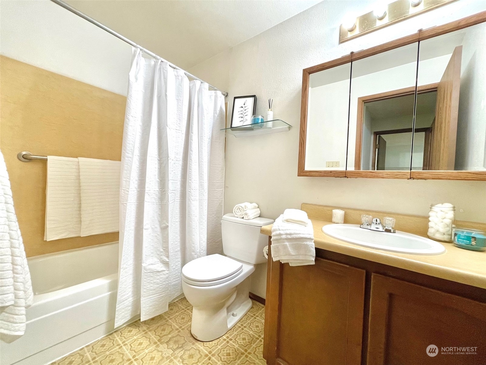 820 Cady Road, Unit E205 Everett, WA 98203 - Photo 23 of 28 a bathroom with a sink and a mirror